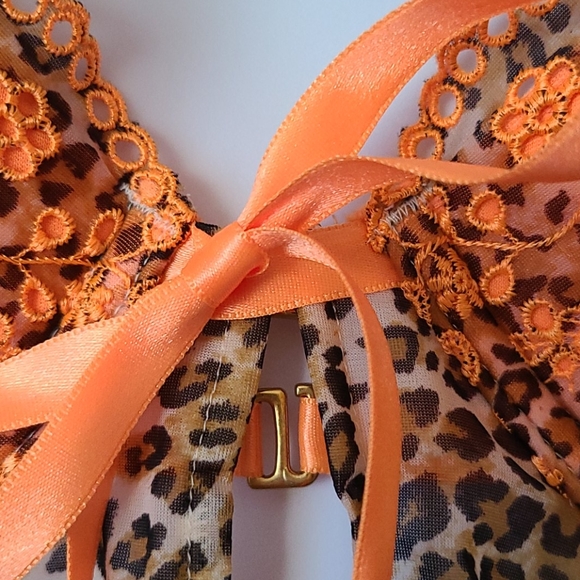 Victoria's Secret Cheetah Set - Picture 5 of 16